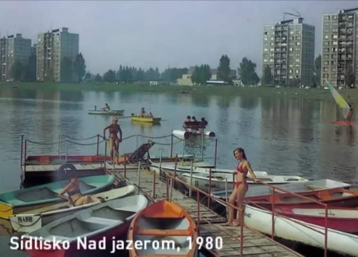 Retro sidl nad Jazerom