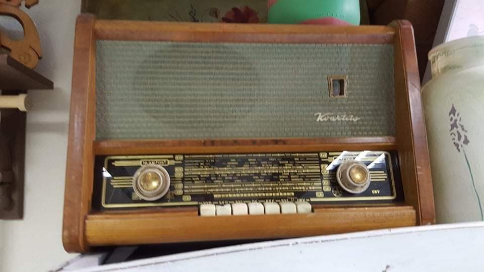 Retro radio