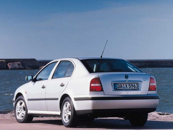 10nej 1996 skoda octavia 03 800 600