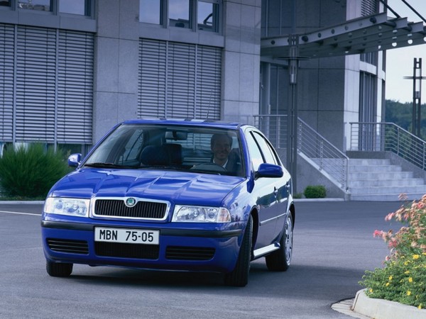 10nej 2001 skoda octavia 07 800 600