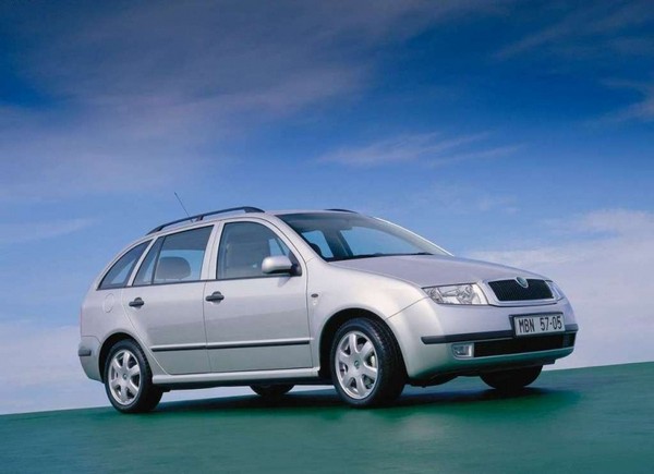 10nej skoda fabia combi 02 800 600